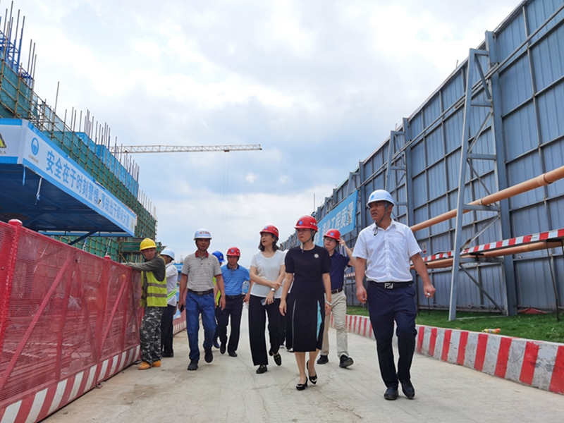 /QJ_095414688067.jpg 在威寧青運村項目督查創“雙城”工作.JPG