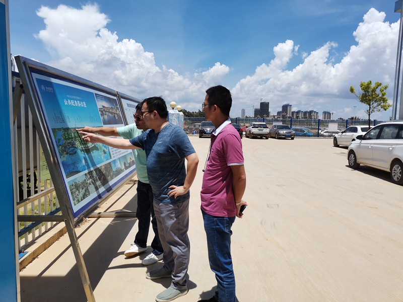 /QJ_098054769968.jpg 進行市場調研工作.jpg