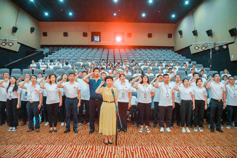 /QJ_574526118680.jpg 全體黨員重溫入黨誓詞.jpg