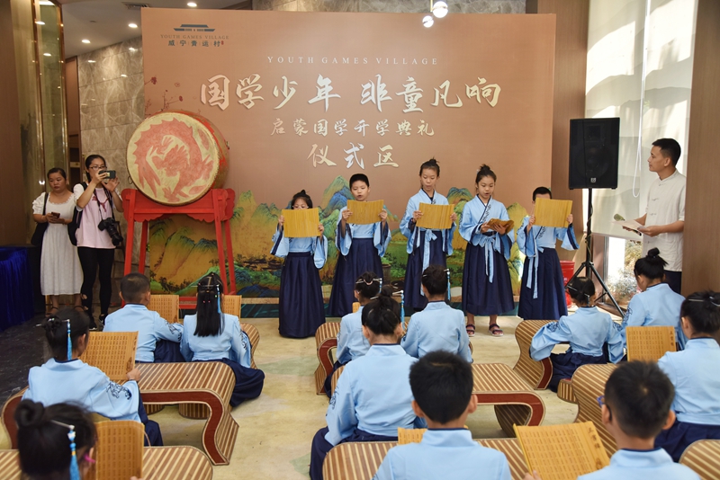 /QJ_604992405941.jpg 現(xiàn)場國學禮堂活動.jpg