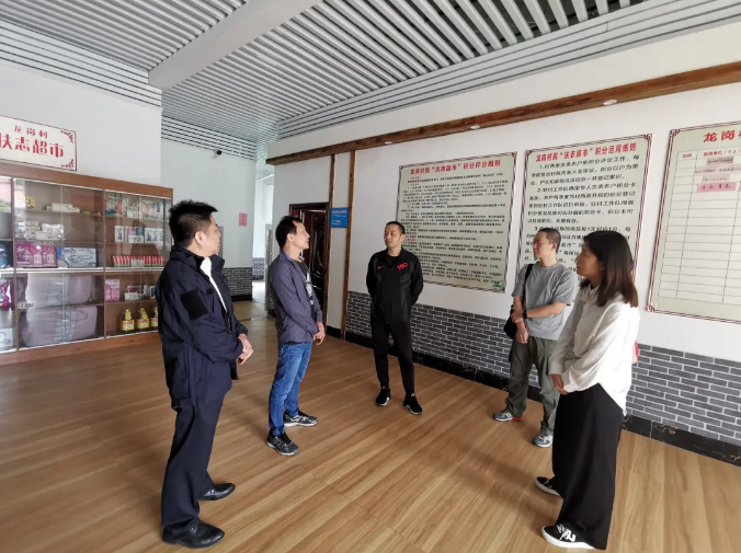 /QJ_127827821791.png 朱海在扶志超市調研.png