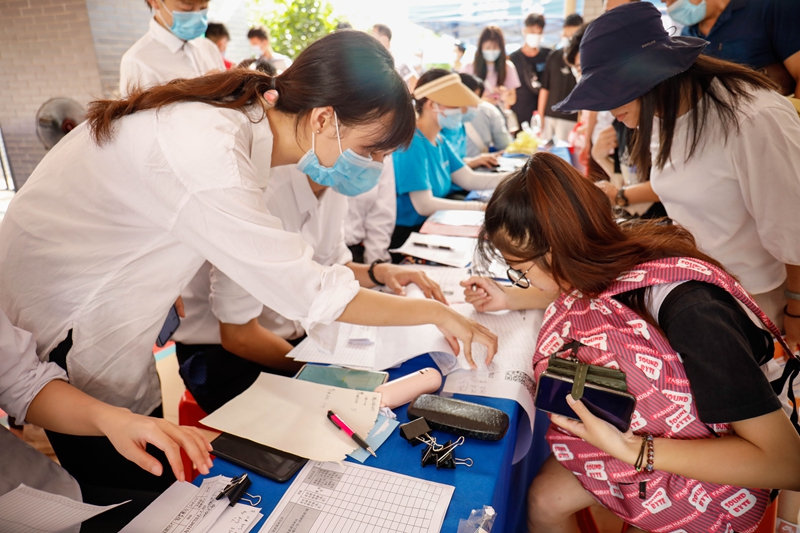 /QJ_175547525381.jpg 新生接待站現場.jpg